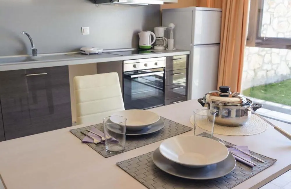 Nico E Marie Apartments & Maison, 70M To Beach, Toroni