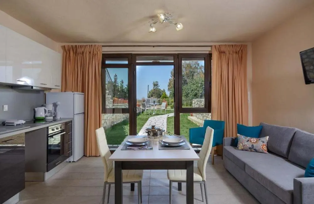 Nico E Marie Apartments & Maison, 70M To Beach, Toroni
