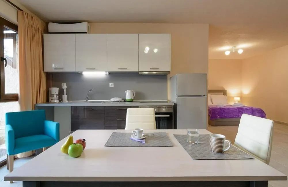 Nico E Marie Apartments & Maison, 70M To Beach, Toroni