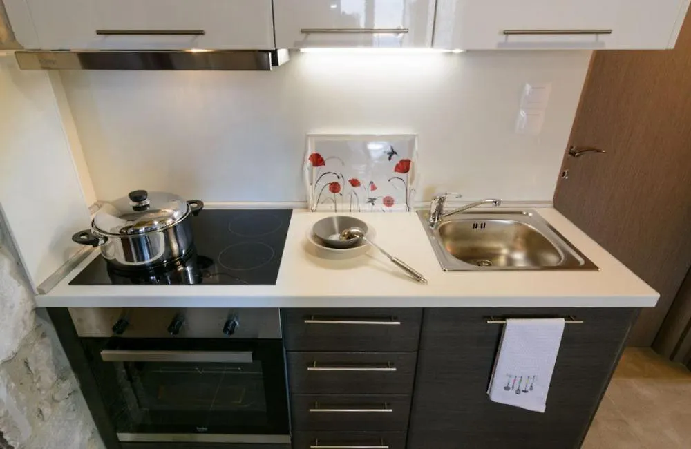 Nico E Marie Apartments & Maison, 70M To Beach, Toroni