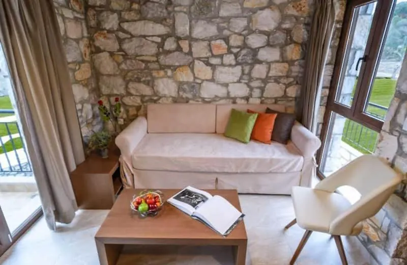 Nico E Marie Apartments & Maison, 70M To Beach, Toroni
